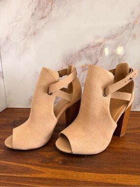 Shoe Dazzle Nude Beige Suede Peep-Toe Block Heel Sandals